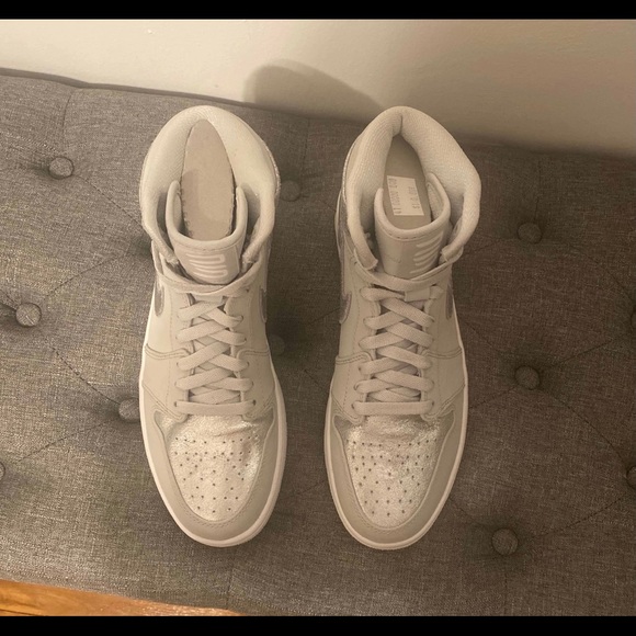 Athletic_Shoes